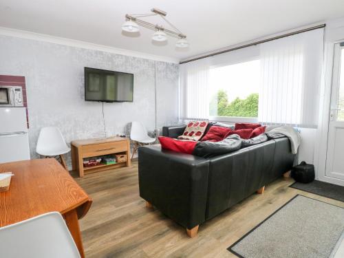 3 Waveney Holiday Village - image 2