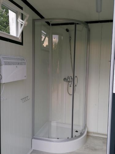 浴室, Camping Weides Campinghütten, Stellplätze für Camper, Wohnmobil, eigenes Zelt (Camping Weides Campinghutten, Stellplatze fur Camper, Wohnmobil, eigenes Zelt) in 古比斯