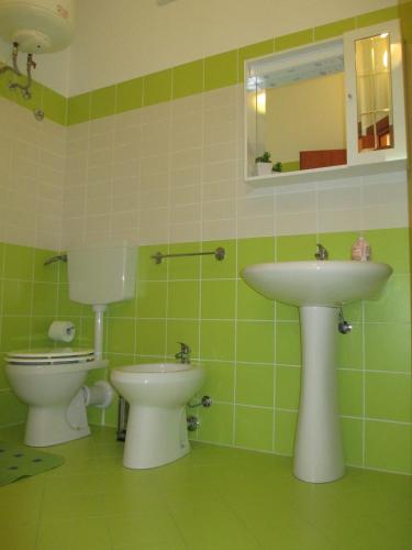 Superior Triple Room image 4