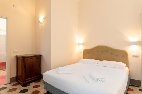 Double Room image 3