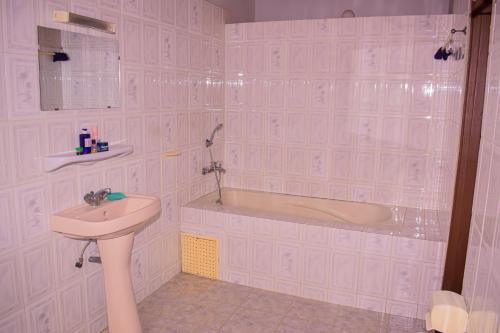 Three-Bedroom Villa image 6