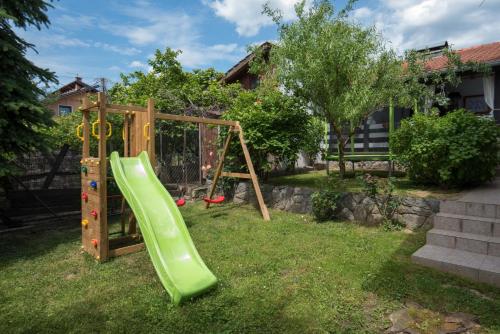 兒童遊樂場, Country House Vrbovcanka in 達魯瓦爾