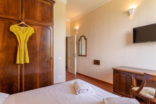 Double or Twin Room with View image 7