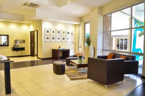 Lobby, Cresta Lodge Hotel in Gaborone