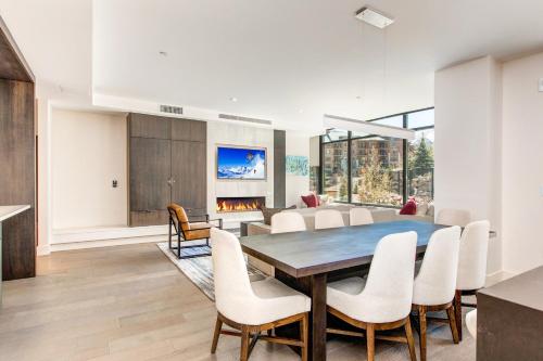 Stunning Modern Lift - image 3