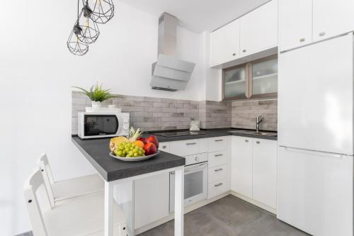 One-Bedroom Apartment image 9
