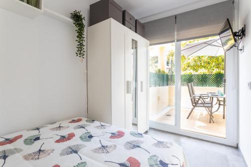 One-Bedroom Apartment image 6
