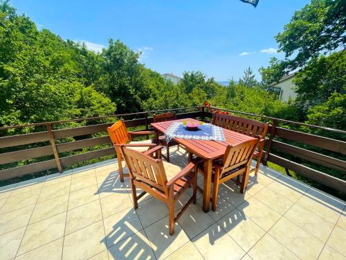 2 bedrooms, 4 beds