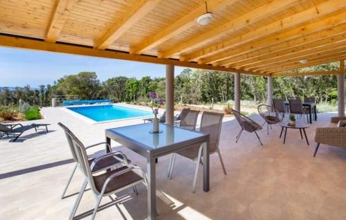 SEA VIEW VILLA *big pool * BBQ * direct sea access