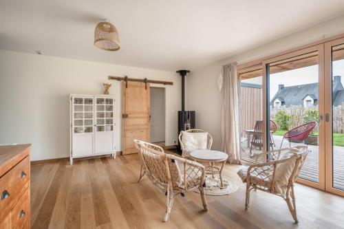 Shared lounge/TV area, Maison lumineuse grande terrasse a La Roche-Bernard in Nivillac