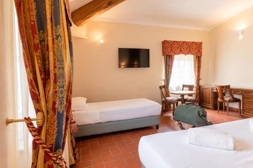 Deluxe Room image 5