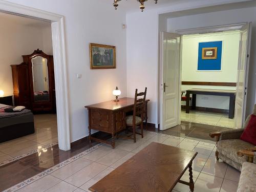 Buda Castle Apartment - Tap to explore photos