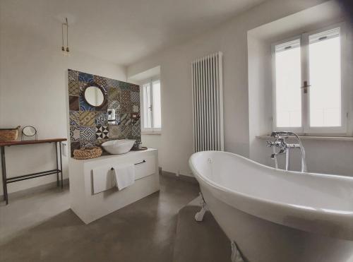 Bathroom, La casa di Montegiardino in Monte Giardino