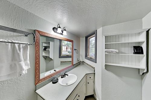 Tahoe Donner Golf Club Condo Near Lake & Skiing home - image 11