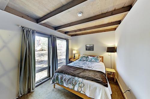 Tahoe Donner Golf Club Condo Near Lake & Skiing home - image 13