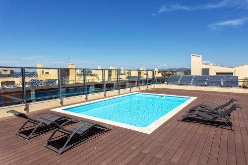 Swimming pool, Privilege Apartment Benet with Rooftop Pool, Village Marina - Olhao in Olhao