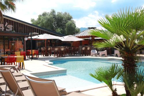 Le Banana's Hotel 4