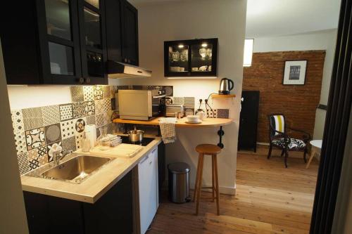 STUDIO BRICK AND WOOD - HYPERCENTRE - TV - WIFI, Тулуза (фото 8)