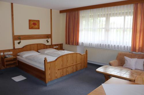 Appartementhaus Holmernhof I 4.6km von Anton-Springer-Straße entfernt