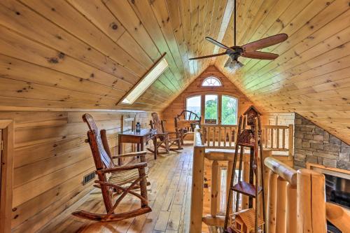 18 Mi to Slopes! Cabin with Valley Views in Blakely in Clarks Summit (PA)