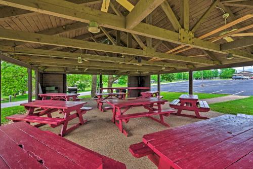 New Build by the Lake 8 Mi to Eureka Springs!