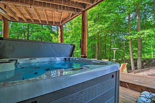 Schuss Shanty Slopeside Ski Home Hot Tub and Fire Pit - image 2
