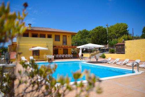  7 bedrooms villa with private pool enclosed garden and wifi at Castellet i la Gornal 9 km away from the beach, Unterkunft in Barcelona