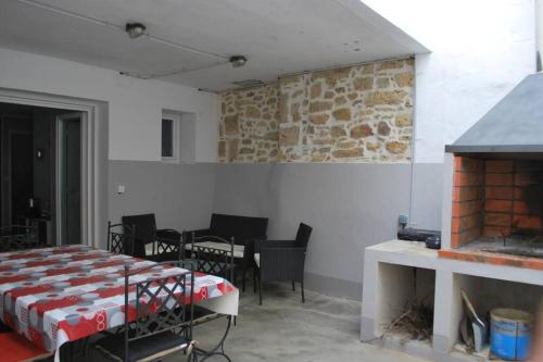 MAISON CHALEUREUSE AVEC PATIO gîte à louer Espondeilhan