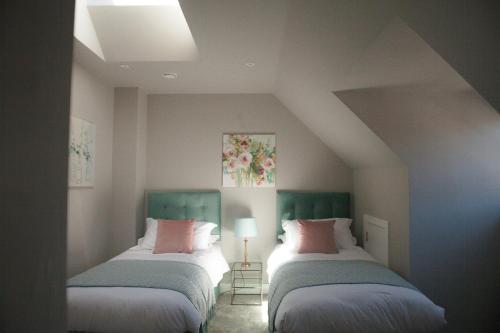 The Loft, Bootham House - luxury city centre apartment with parking space, York (photo 10)