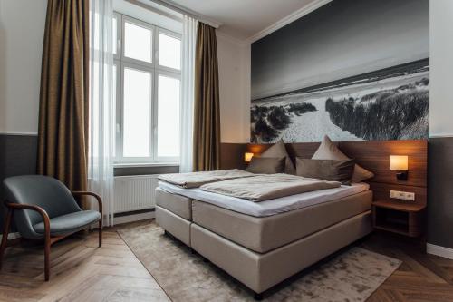 1 queen bed, 1 twin bed, 1 sofa bed
