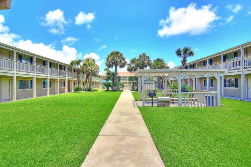 Courtyard #218 - image 6