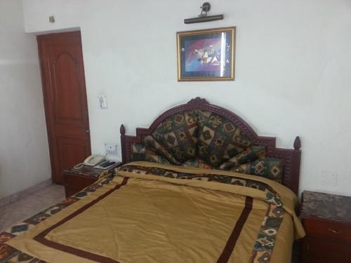 Hotel Sunshine - Karol Bagh Budget Stay at New Delhi – Delhi, NY