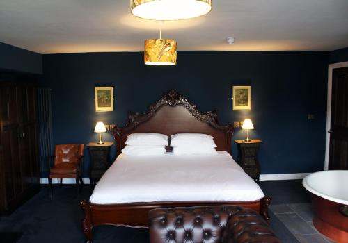 1 king bed, 1 sofa bed
