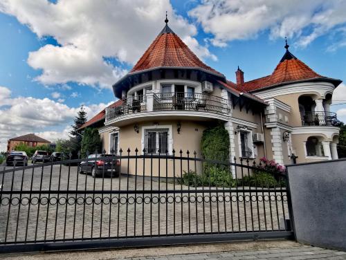  Admirál Villa Felnőttbarát szálláshely, Pension in Kehidakustány bei Tilajújhegy