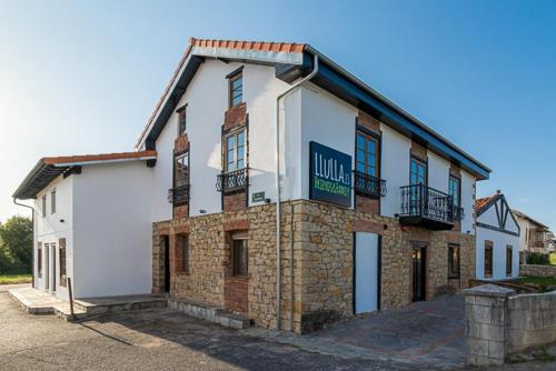  LLULLA.ES, Pension in Cortiguera