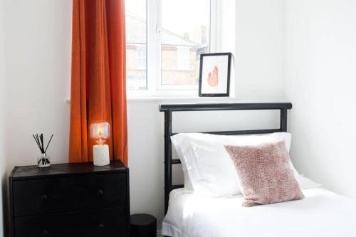 Chic Beach Getaway (sleeps 6) - 4min walk to beach