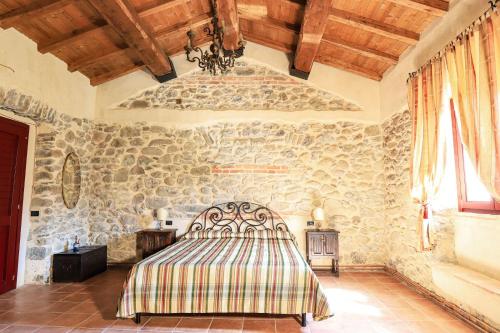 1 queen bed, 2 sofa beds
