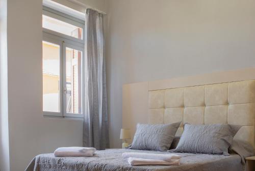 Deluxe Double Room with Balcony image 10