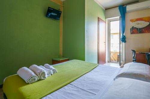 Hotel America - image 9
