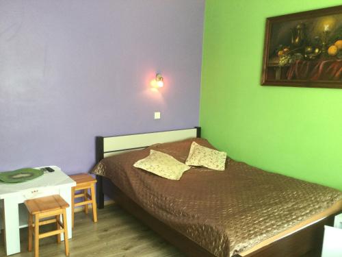 1 double bed, 1 twin bed