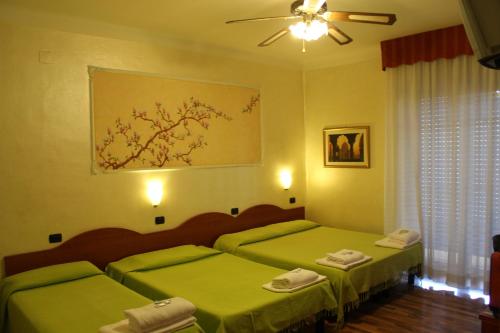 Hotel America - image 5