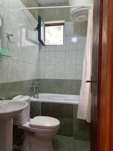 Quadruple Room with Sea View image 1