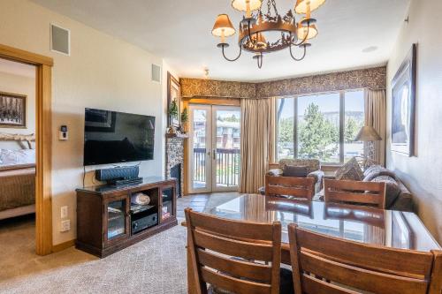 Juniper Springs Lodge #413 - Luxury Ski in Ski out! 2 Bedroom photo 4