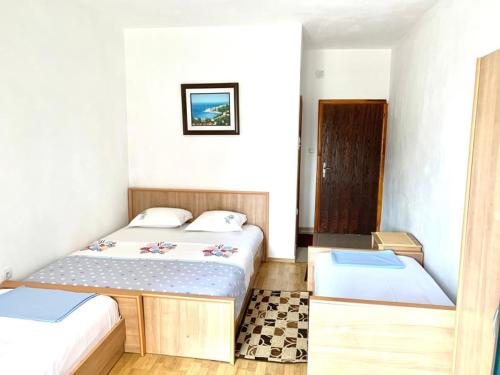 Quadruple Room with Sea View image 5