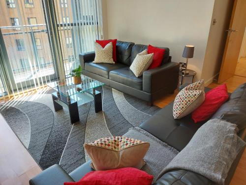 City 2 Bed, 2 Bath, Free Parking & Wifi