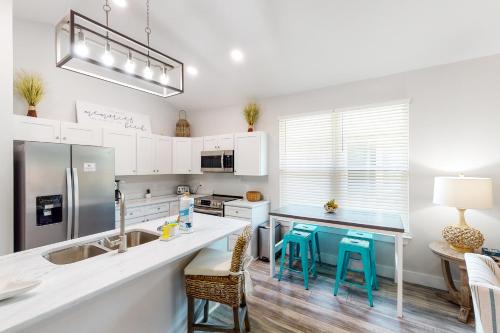 Gulf Breeze Cottage - image 7