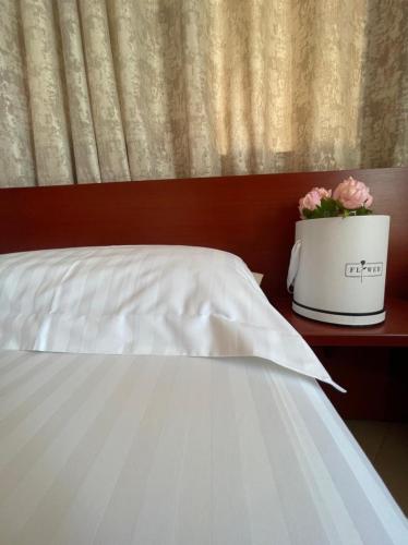 Triple Room with Lake View image 6