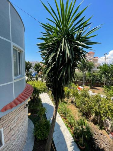 Triple Room with Garden View image 7