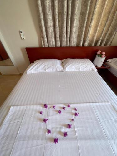 Triple Room with Lake View image 3