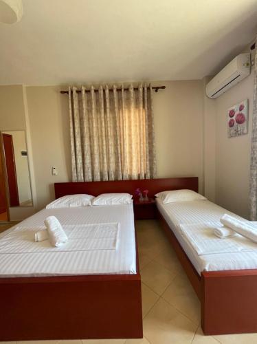 Triple Room with Lake View image 4